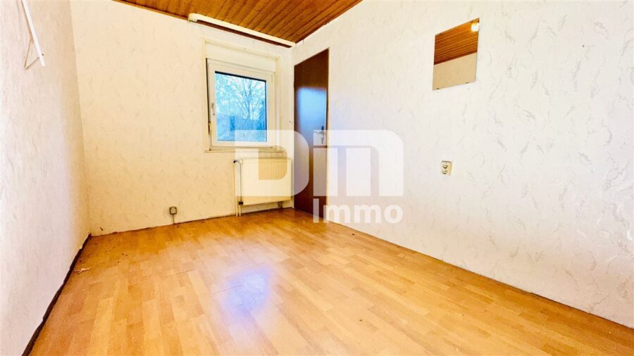 Schöne Doppelhaushälfte mit Nebengebäude, Garage und angelegtem Gartenbereich - EG Schlafzimmer / Gästezimmer